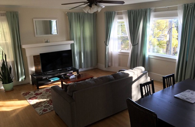 Sunny Family Friendly 2 Bd1 Ba Sleeps 6, Safe, Fun & Walkable Grand Lake Oakland