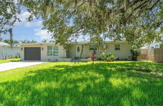 Sunny Fort Myers Getaway