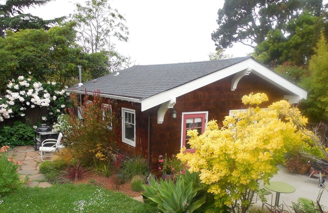 Sunny Garden Studio in great North Berkeley location