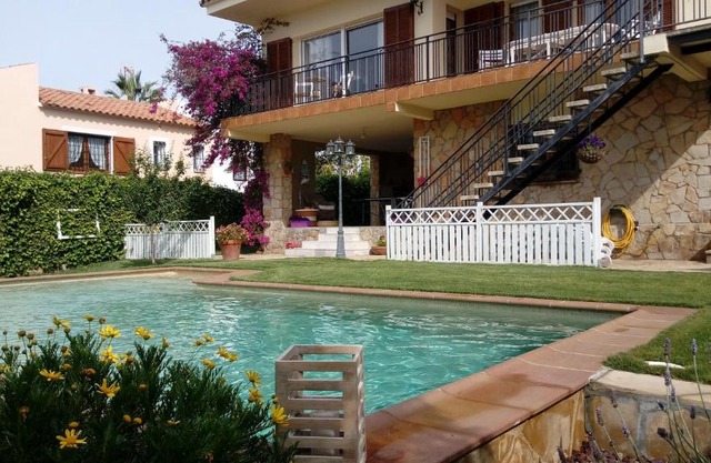 Sunny Holiday Home