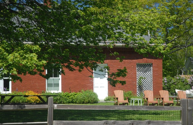 Sunny, modern, family home w large yard. Summer on beautiful Peaks Island!