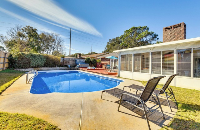 Sunny Retreat w/Hot Tub in Fort Walton Beach!