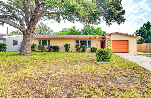 Sunny Seminole Retreat w/Patio, Near Beaches!