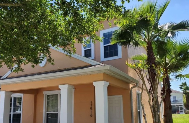 Sunny Serenity - Contemporary Townhome Near Area Attractions