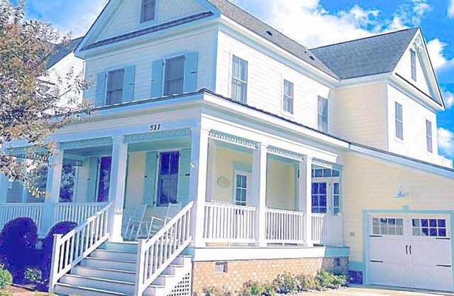 Sunny Side Up: 4 BR, 4 BA House in Cape Charles, Sleeps 10