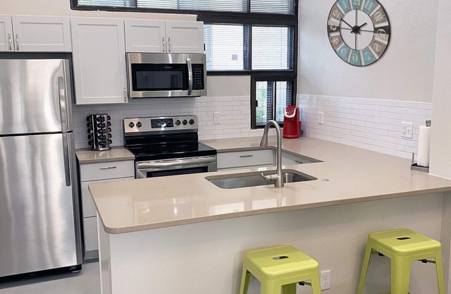 Sunny & Spacious 1 BD Quiet Condo