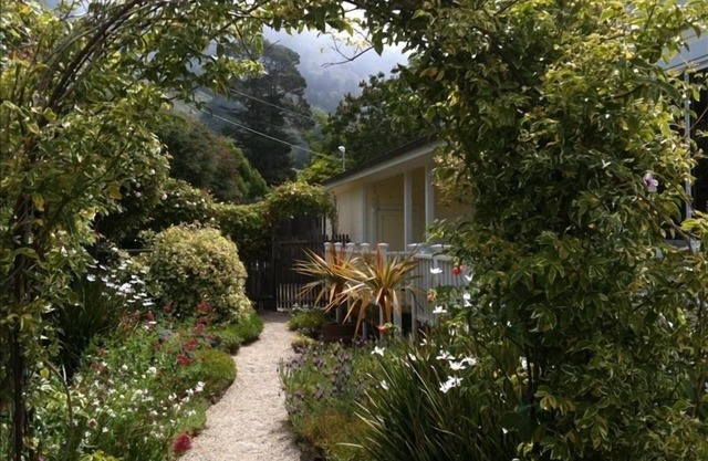 Sunny Stinson Beach - Hot Tub, Fireplace, Garden and Fire Pit