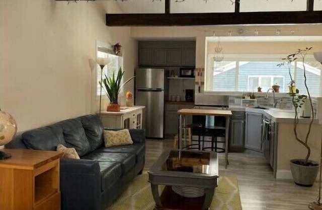 Sunny studio apartment close to everything.n