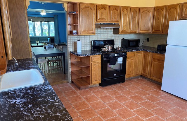 SUNNY THREE BEDROOM APT NEAR NYC/NWK/CRUISE