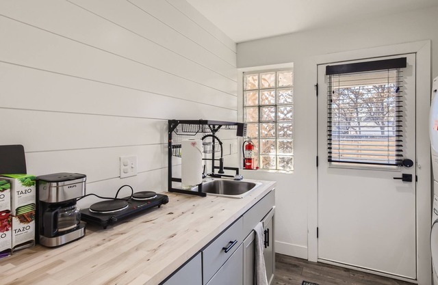 Sunnyside Denver guest suite - Pet Friendly!