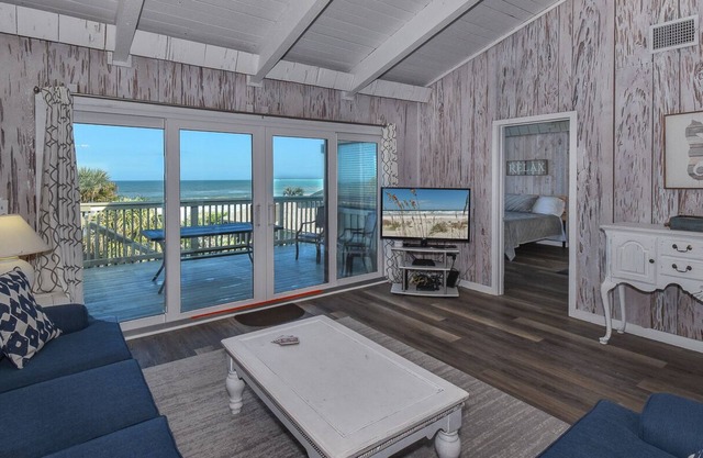 Sunnyside Up Townhome at Sea Dunes - Ocean View & Next to Pool - B6 Up