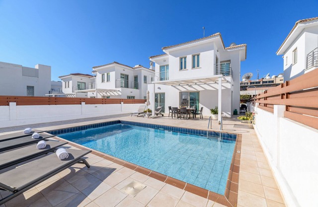 Sunrise Bay Villa #4 - Charming Protaras Centre Getaway