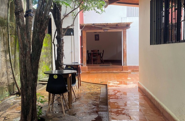 Sunrise Guest House: Cozy rooms, Spanish lessons, tours, and shuttles in León.