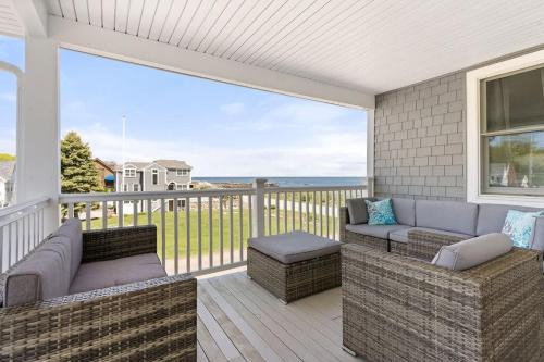 Sunrise Sanctuary Walk to Wallis Ocean Views