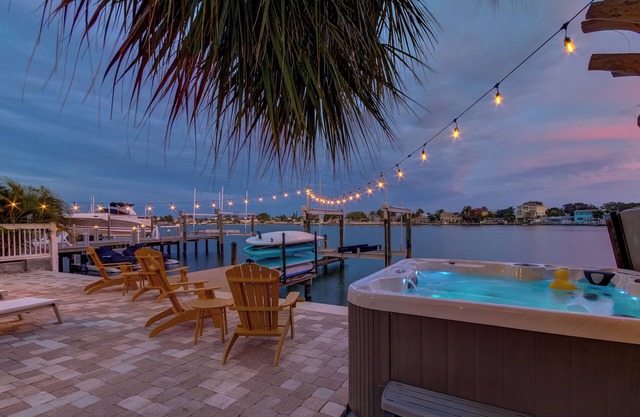 Sunrise Suite Waterfront Duplex- hot tub, kayaks, SUPs, 3 blocks to the beach