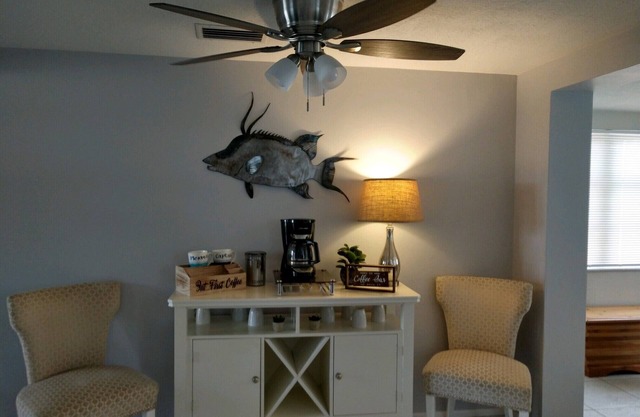 Sunrise, Suntan, Sunset repeat! Coastal getaway! 2 bd, pet and kid friendly