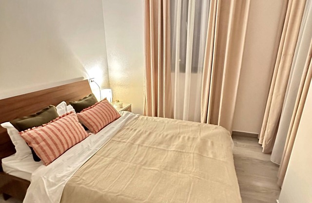 Sunset Apartment - Central Apt with Rooftop Garden