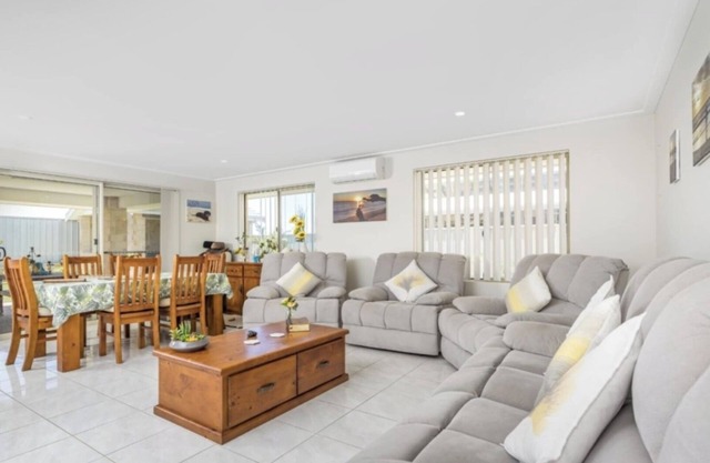 Sunset Beach bed & breakfast is hosted accommodation 50 meters from the beach.