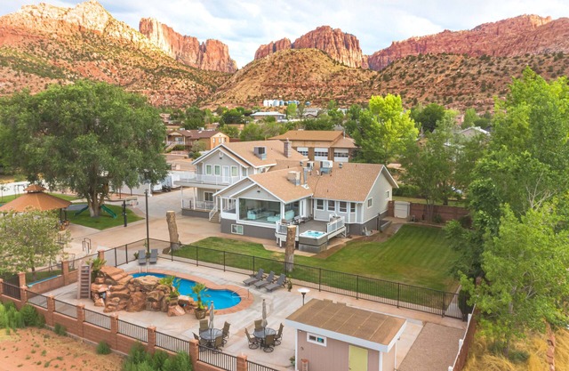 Sunset Cove at Zion Canyon ☼ 6BR 6BA Pool w/Waterfall, Hot Tub, Sauna, Gym