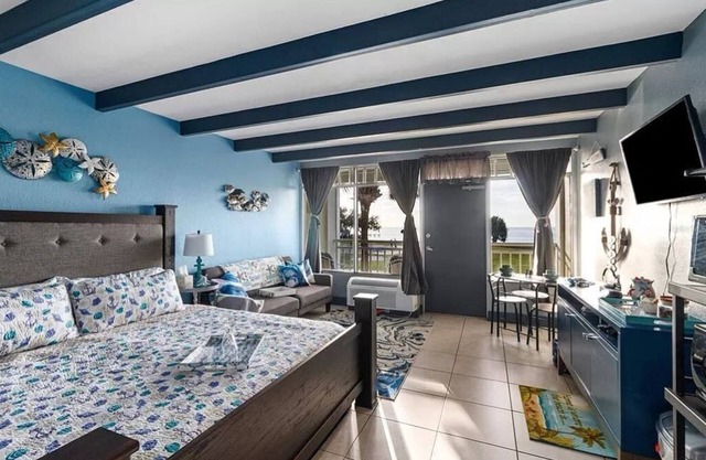 Sunset Del Mar-studio with view of Tampa Bay