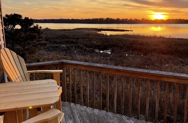 Sunset Seaker! (Soundfront Condo w/Pool)