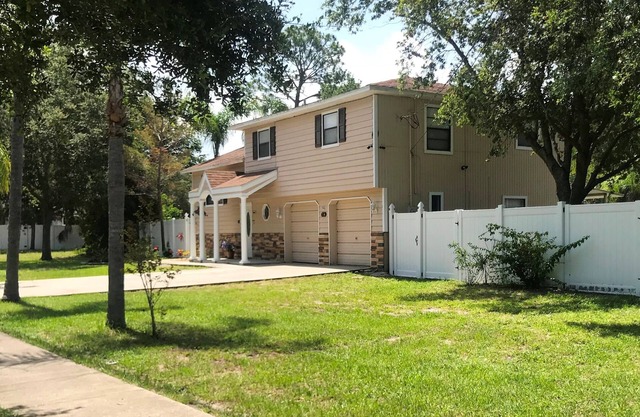 SUNSET STUDIO - Beautifully appointed and .6 mi from beach - This is Paradise!