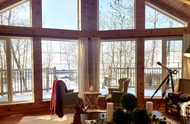 sunset views, private beach, hiking, ice fishing, marina, harbour, bbq, fire pit