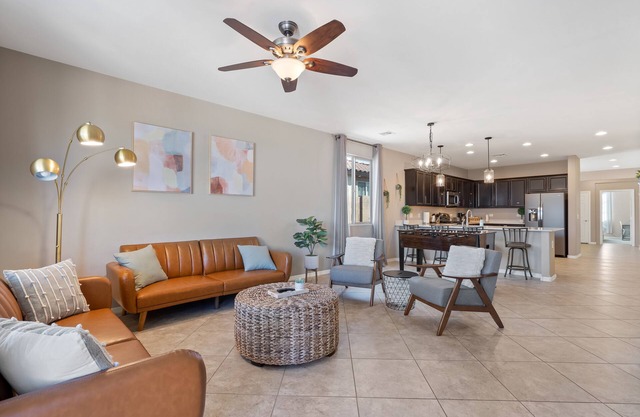 Sunset villa Close to I-10/Mall/Golf 4 Bed 2 Bath