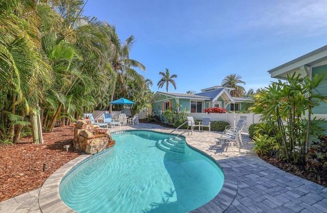 Sunset Villa D by Beach Boutique Rentals