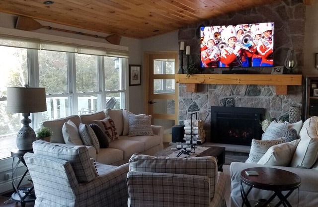 Sunsets Cottage on Clear/Stoney Lake