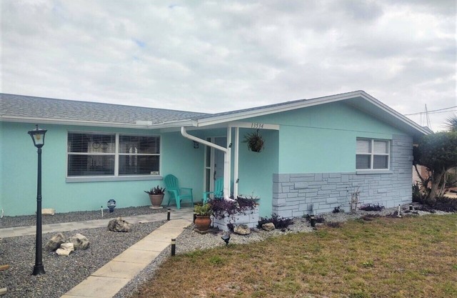 Sunsets, nature and dolphins oh my! Private dock, minutes to the gulf. 3br/2bth