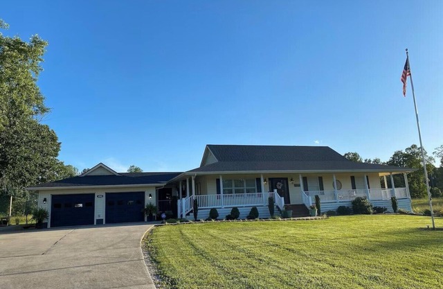 Sunshine Escape: Spacious 6-BDR Home w/Patio, Fire Pit & 2 Miles to Marina