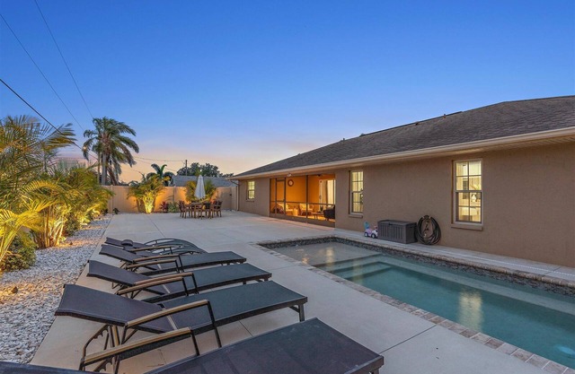 Sunshine Manor | Saltwater Pool + Electric Bikes!