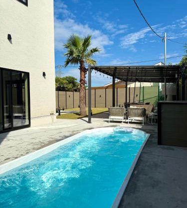 Sunshine pool villa 2新築ラグジュアリーリゾートヴィラ温水プール天然芝ゴルフサウナ完備