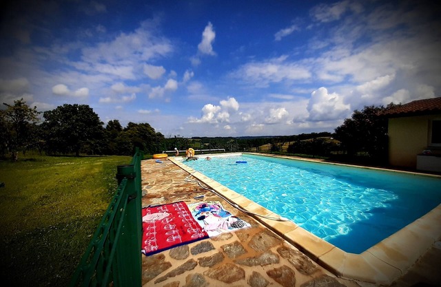 Superb character house with swimming pool & trampoline