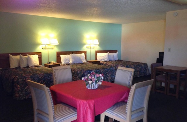 Super 7 Inn Siloam Springs