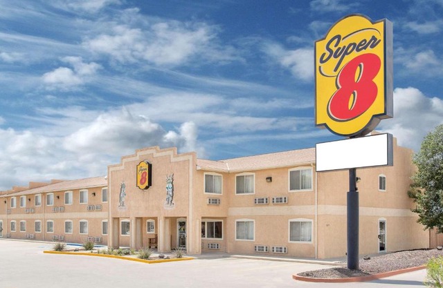 Super 8 by Wyndham Bloomfield