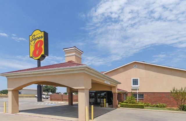Super 8 by Wyndham Burleson Fort Worth Area
