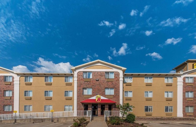 Super 8 by Wyndham Denton