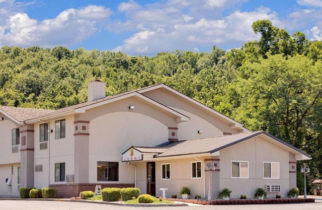 Super 8 by Wyndham Elkins