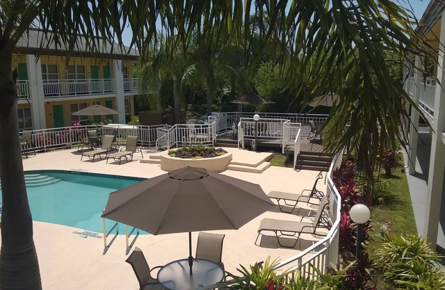 Super 8 by Wyndham Ellenton Bradenton Area