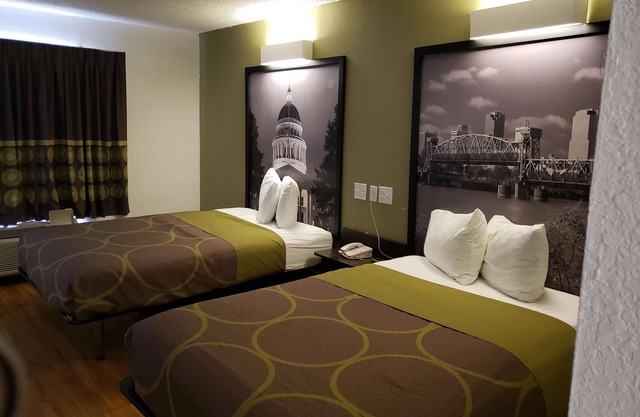 Super 8 by Wyndham Fort Smith