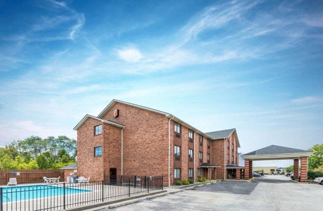 Super 8 by Wyndham Georgetown