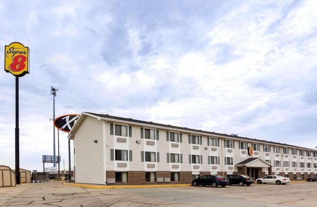 Super 8 by Wyndham Hays KS