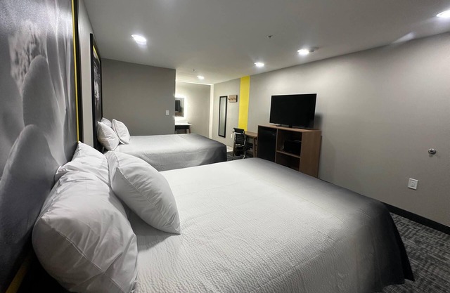 Super 8 BY Wyndham Lubbock Airport