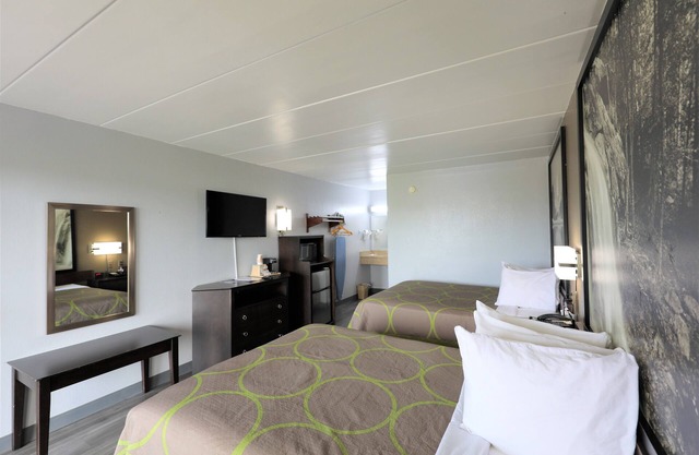 Super 8 by Wyndham Manassas
