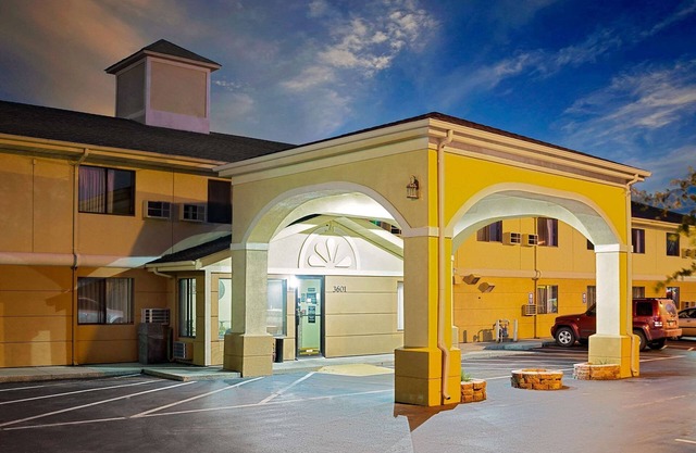 Super 8 by Wyndham Muncie/Ball St. College Area