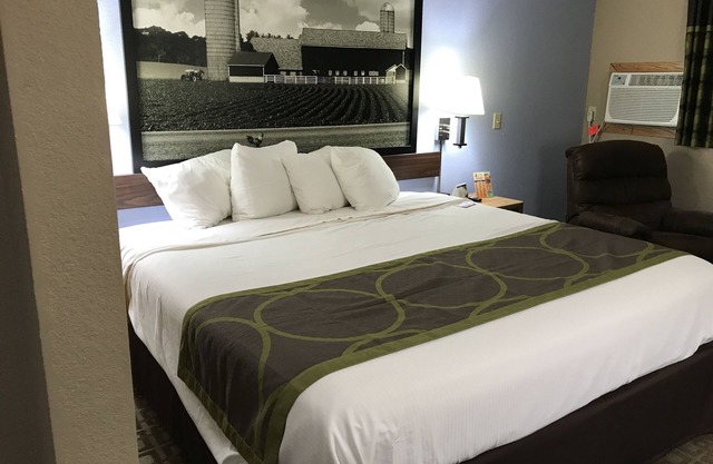 Super 8 by Wyndham Omaha/West Dodge