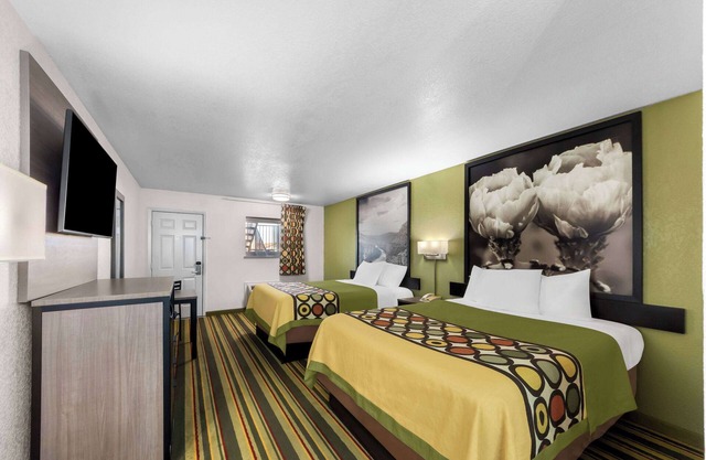 Super 8 by Wyndham Pleasanton