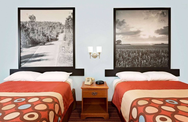 Super 8 by Wyndham Rock Port MO